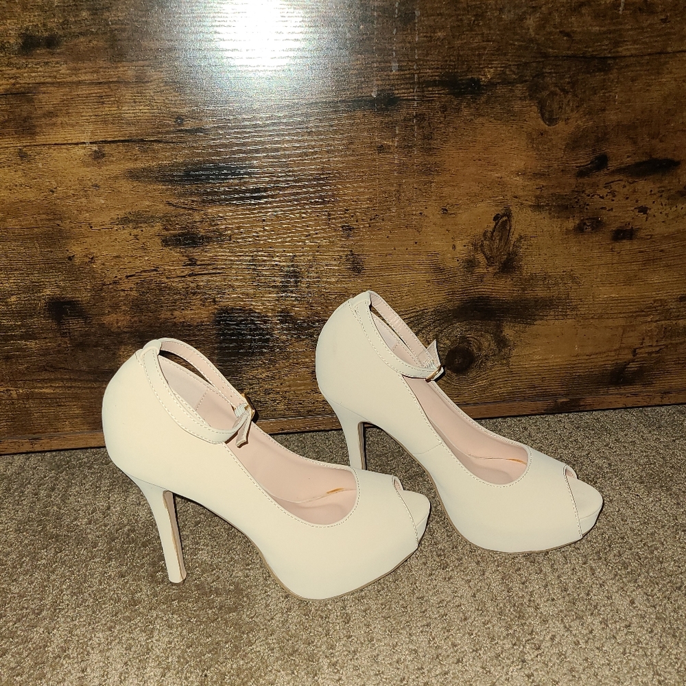 Nude Heels (stiletto)